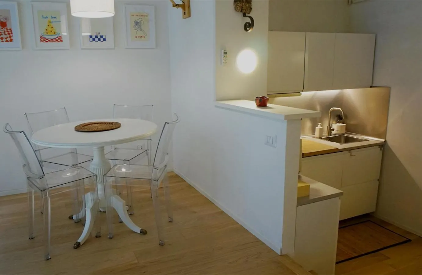 Studio Apartment Navigli Darsena Milán 0*,  Italia