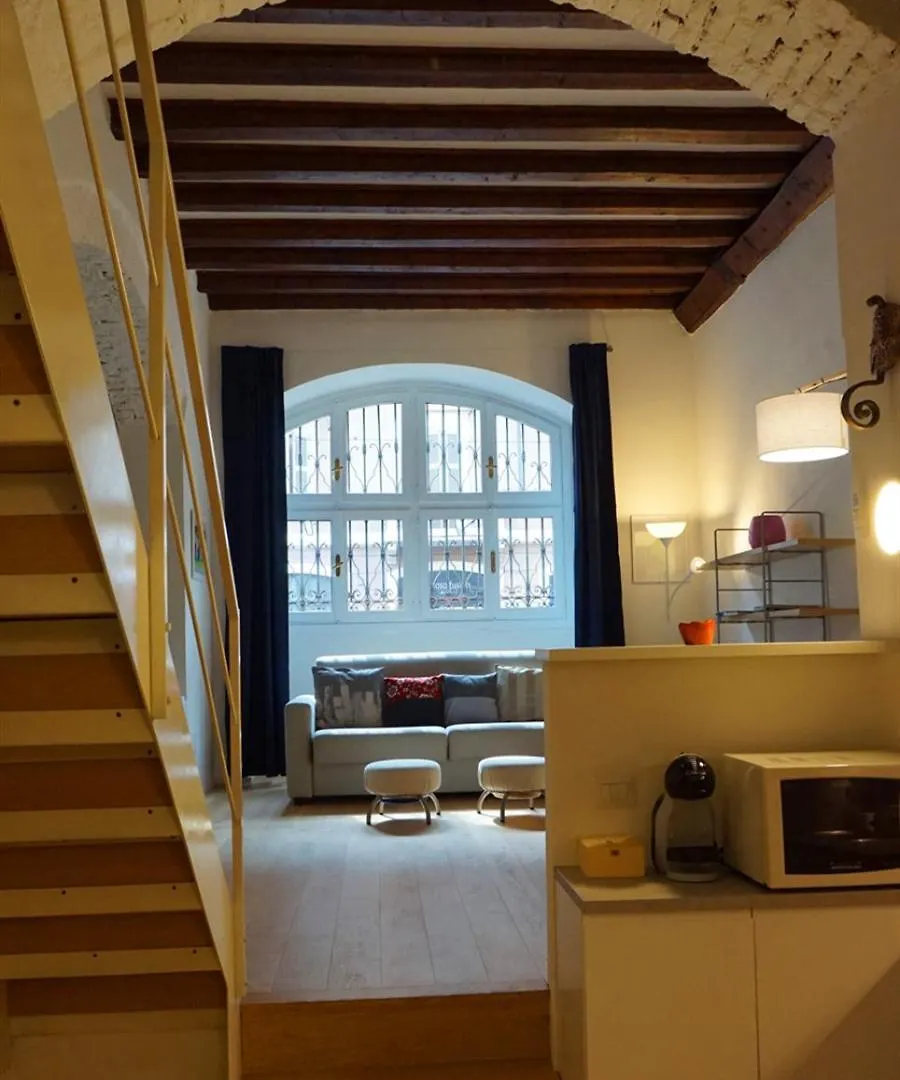 Studio Apartment Navigli Darsena Milan