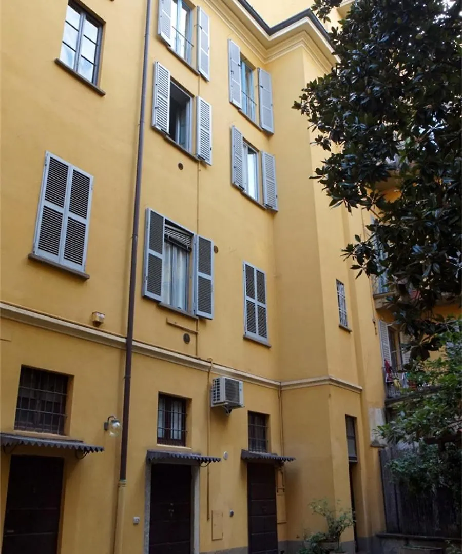 Studio Apartment Navigli Darsena Milan